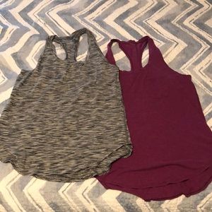 2 lululemon tanks in excellent condition size 6